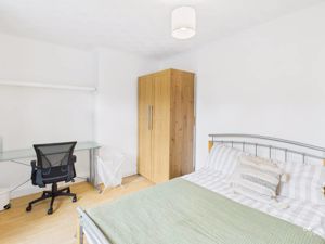 BEDROOM - click for photo gallery